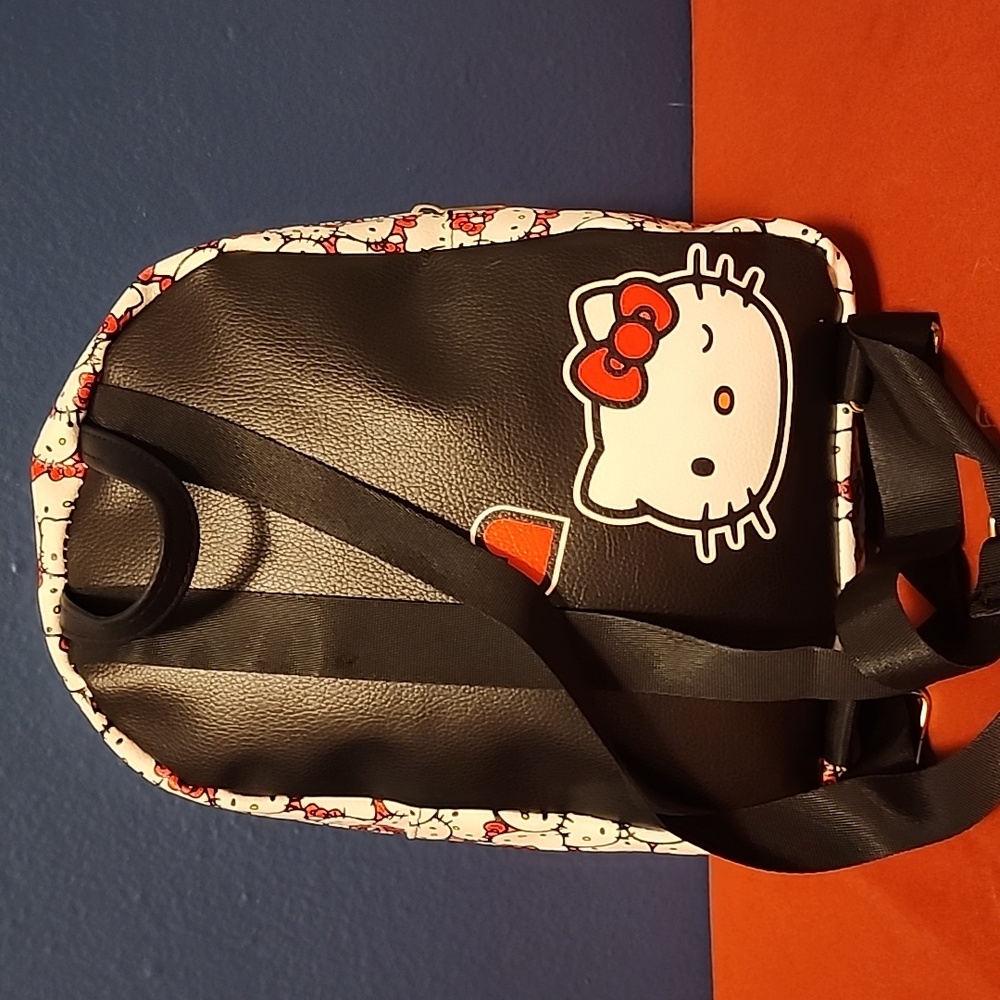 Hello Kitty Backpack Like New - Picture 2 of 3